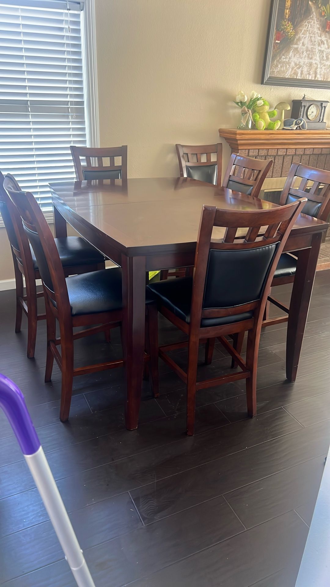 Tall Dining Table, Chairs AndLeaf