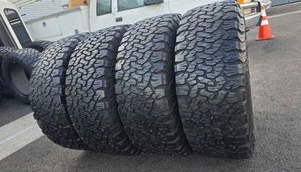 37x12.50/17 Bfgoodrich Selling a set of 4 tires in excellent condition 🫡