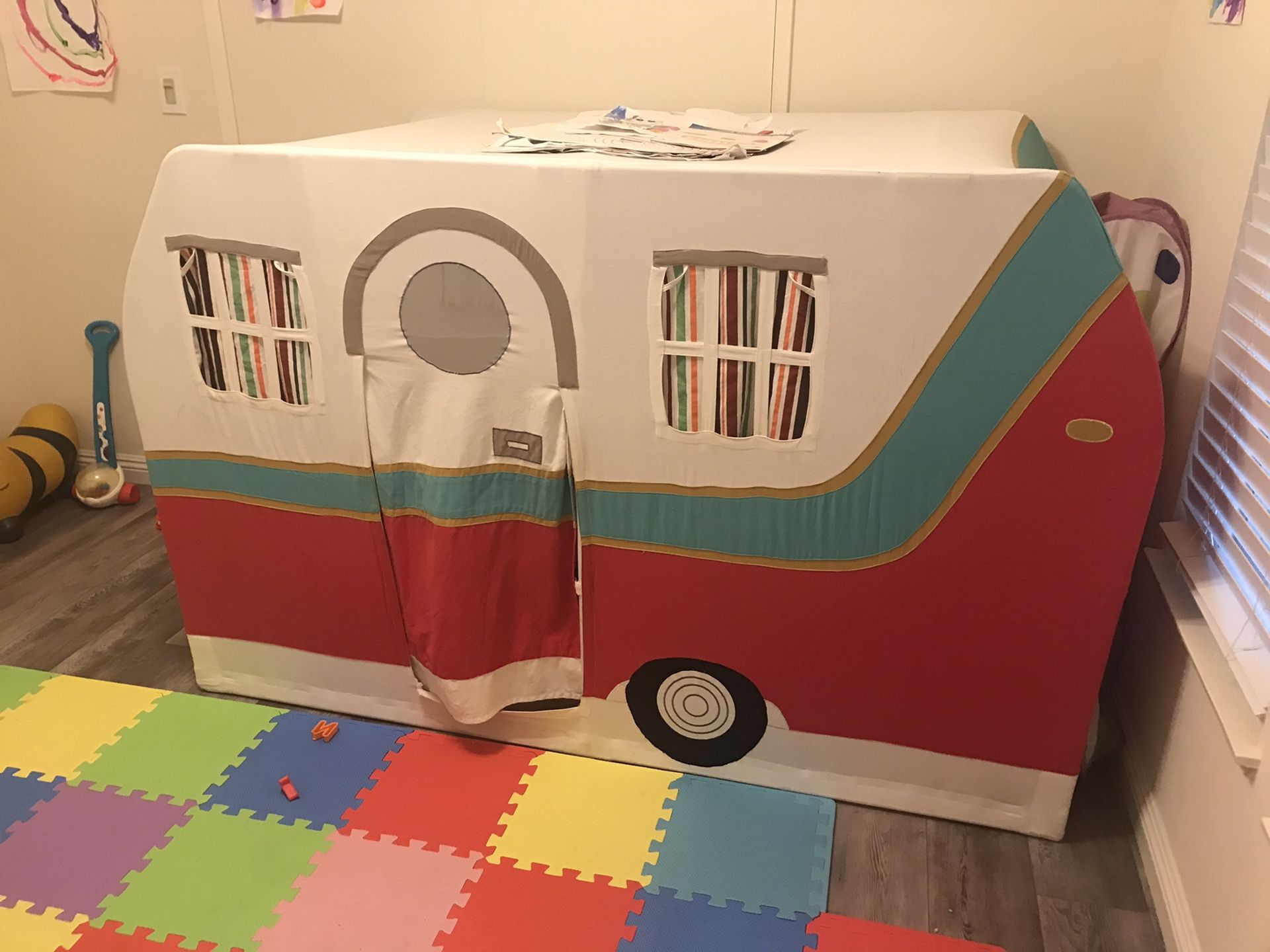 Kids tent