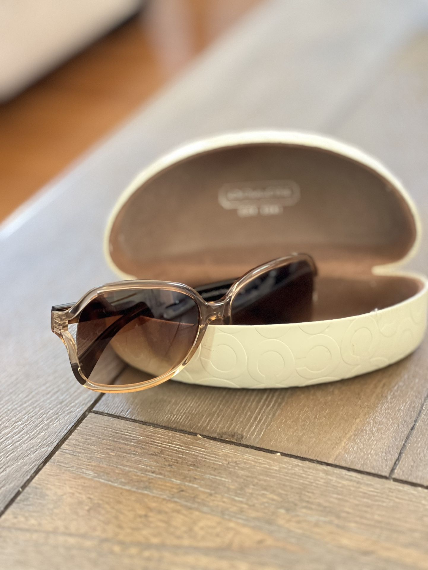 Coach Sunglasses HC 8088 L927 Selma for Sale in Torrance, CA - OfferUp