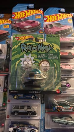 HOT WHEELS PREMIUM 2023 REPLICA ENTERTAINMENT RICK AND MORTY RICK'S SHIP DIECAST