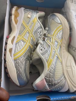 🔥 ASICS Vanity Size 5.5Y (Grade School) 🔥