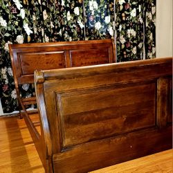 Vintage Ethan Allen Country French Queen Sliegh Bed 