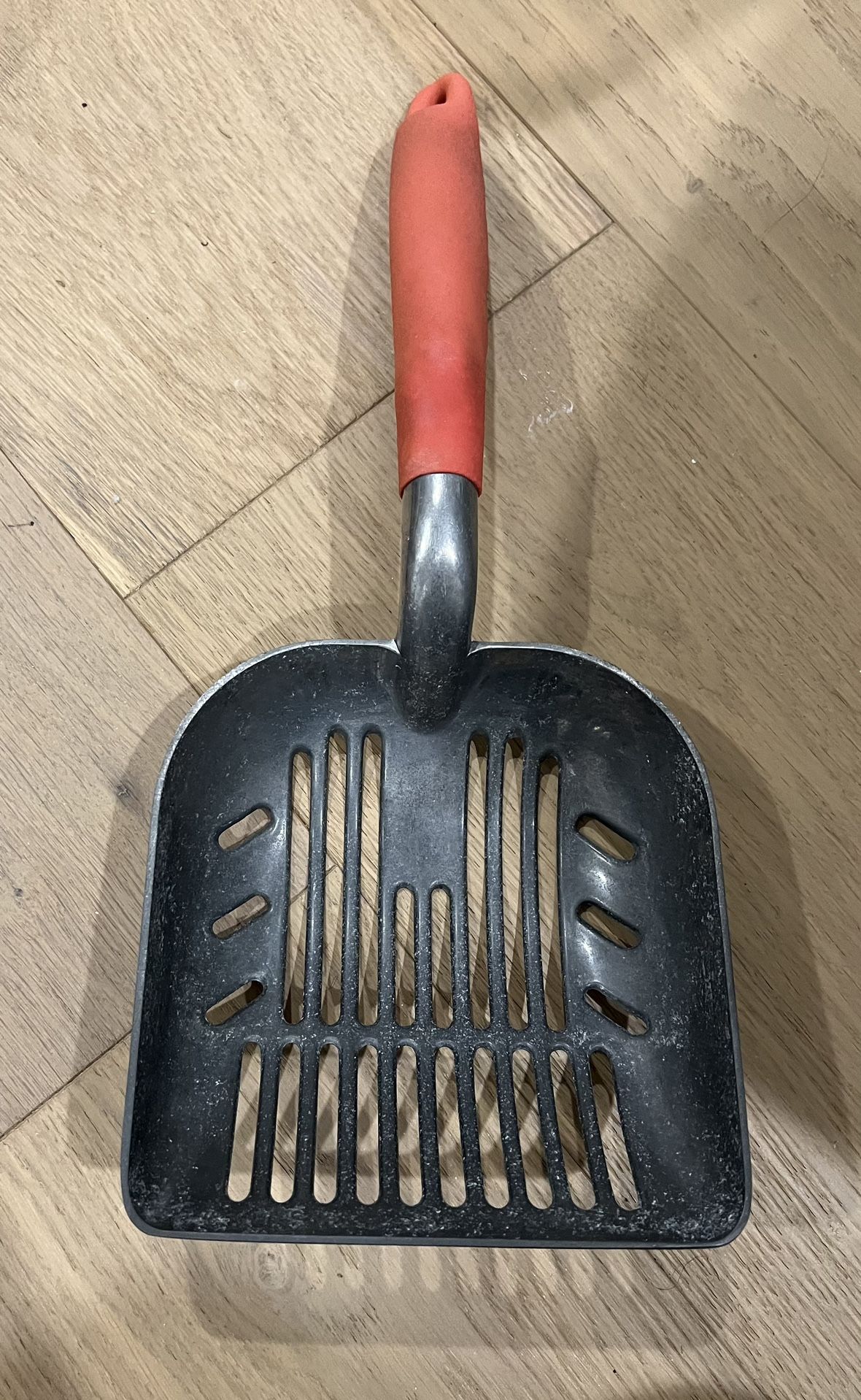 Durascoop Heavy Duty Cat Litter Scoop — WAY better than plastic — doesn’t bend as you scoop! 