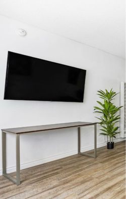 55 inch Smart TV with wall mount swivel