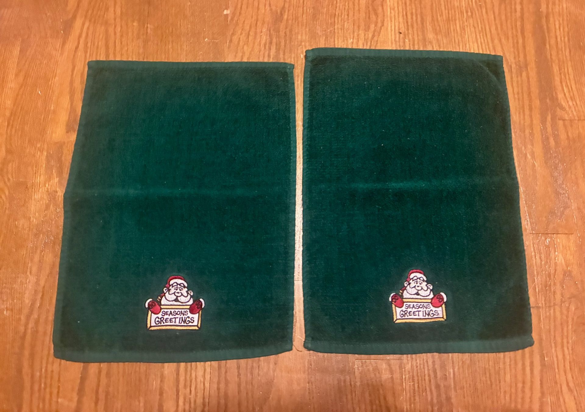 2 Pc Vintage Christmas Hand Towels Embroidered Santa Seasons Greetings