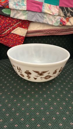 Vintage Pyrex early American 403 2.5 quart 493?