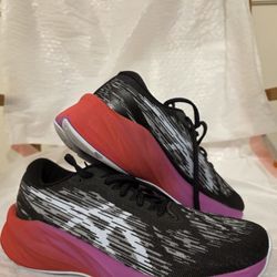 ASICS Novablast 3 Women’s - Size 9 - Excellent Condition