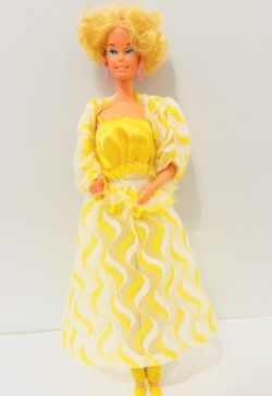 1966 Vintage Barbie Mattel Bendable Knees Blonde Hair Yellow Dress Jumpsuit  for Sale in San Antonio, TX - OfferUp