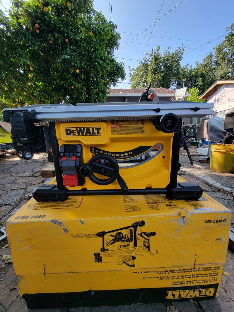 DEWALT 15 Amp Corded 8-1/4 in. Compact Portable Jobsite Tablesaw (Stand Not Included)
