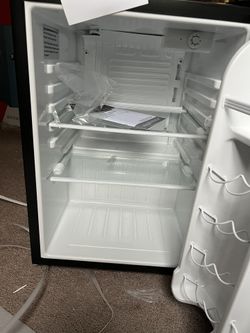 Large Mini Fridge w/Freezer for Sale in Hampton, VA - OfferUp