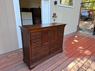 King bed frame an bedroom set