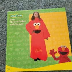 NEW ELMO THROW BLANKET WITH SLEEVES 3+YEARS