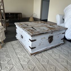 FREE Rustic Coffee Table