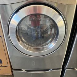 Washer and dryer front louder LG I’m excelent condition!!!