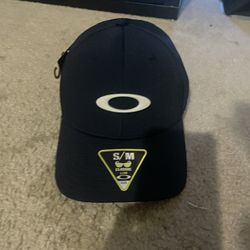 Oakley Small/Medium hat