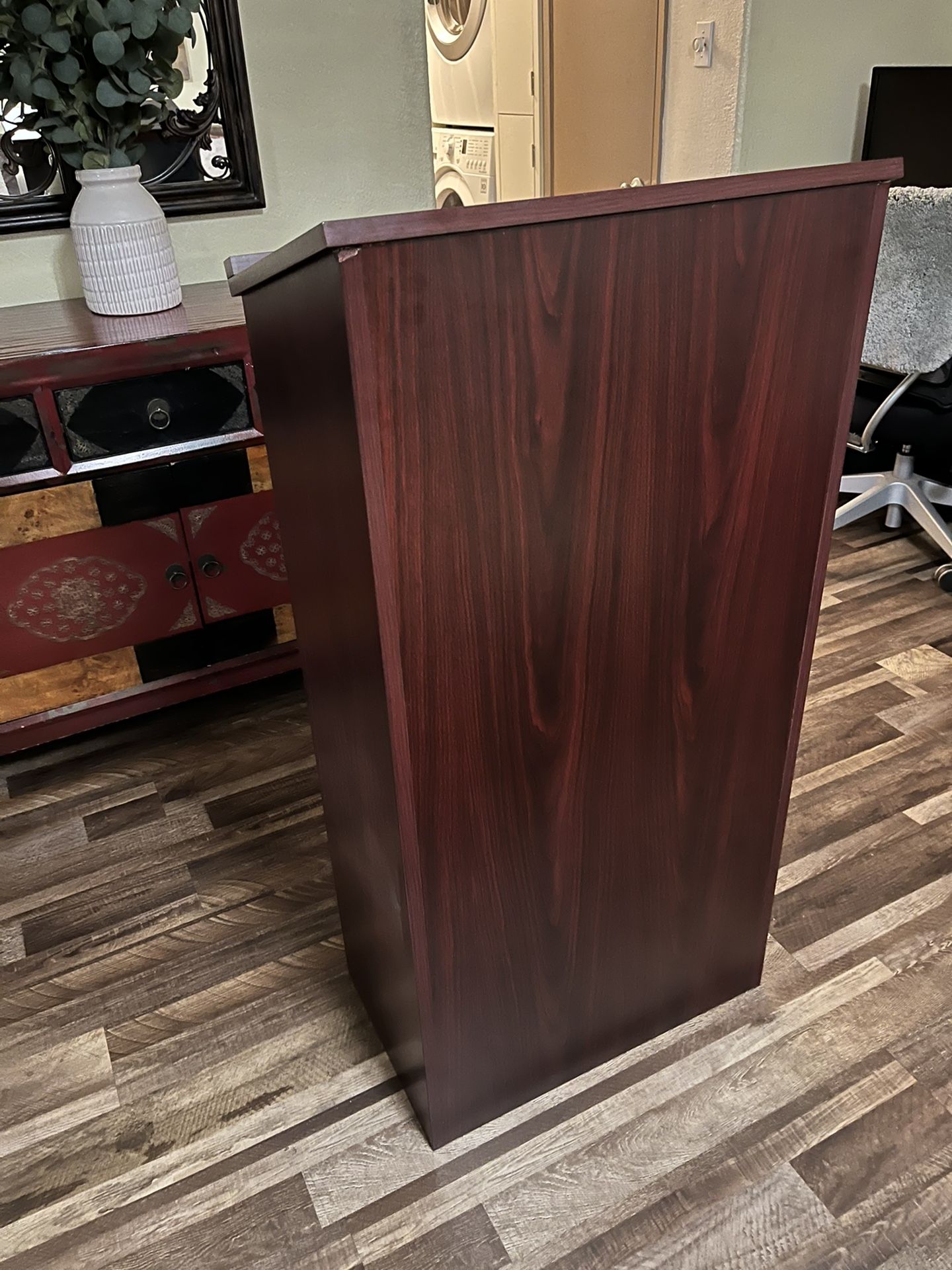 Podium /Lectern/Restaurant Hostess Stand