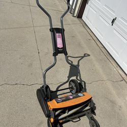 Fiskar Green Push Lawn Mower