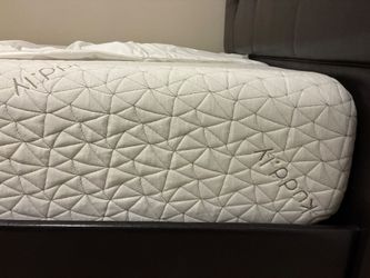 2 https://offerup.com/redirect/?o=S3VkZC5seQ== Soft Quilt 12.5" Memory Foam Queen Mattresses – Excellent Condition