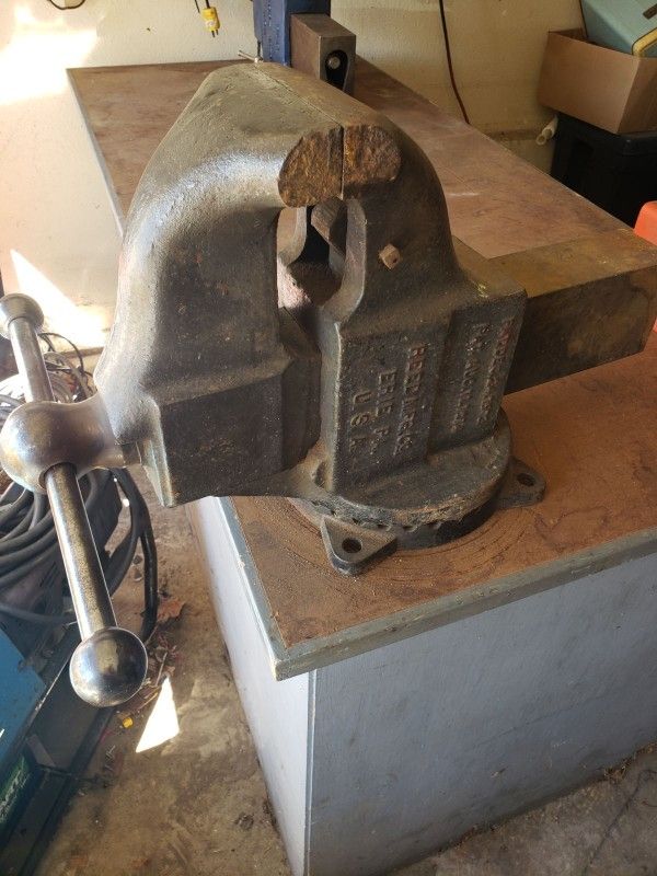 Antique Large Reed Swivel Base Vise