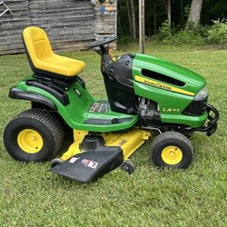 John Deere Lawn Tractor 