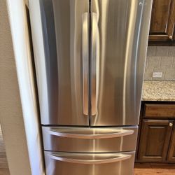 LG 27 cu ft 4-Door French Door Refrigerator ( Can Deliver )