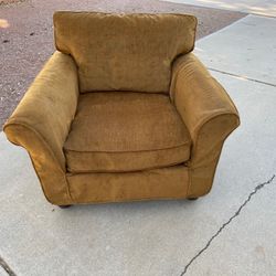 Traditional Upholstered Arm Chair with Removable Cover