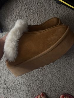 Women Off brand Uggs