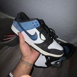 60$$ Who Want Em’? NIKE SIZE 10 “MENS”