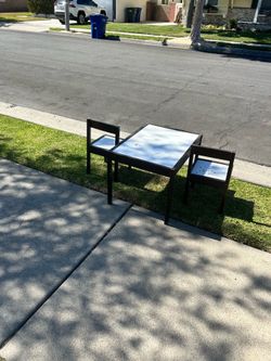 Kids table and chairs (used) free