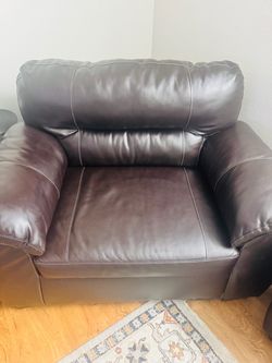 Beautiful Living Room Sofa – Excellent Condition