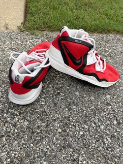 Men’s basketball shoes. Nike Kyrie Infinity. Size is 9.