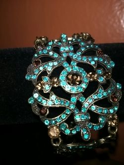 Beautiful green bracelet. Like new