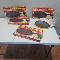 Set of 4 Cast Iron Fajita Pans with Wood Bases - NEW