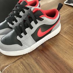 Jordan’s Nike Basketball Youth Size 2 LOOK!!!