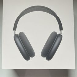 Midnight Air Pod Maxes USB-C