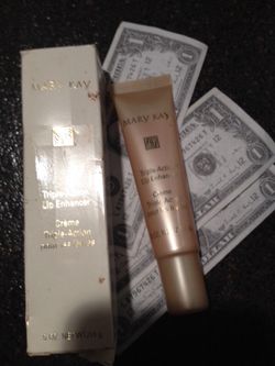 Mary Kay triple action lip enchanter