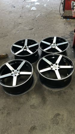 Set of 20-inch rims in good condition, bolt pattern 5x4.5 (5x114.3).