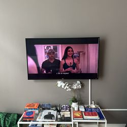 55in Roku TV with Wall Mount And Remote