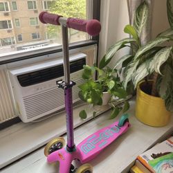 Micro Mini Pink Scooter In Excellent Condition.