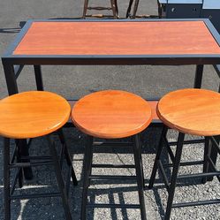 Hi Table And Three Barstools Chairs