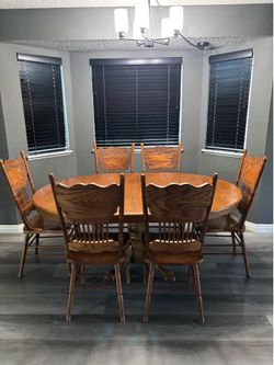Large Dining Table with Leaf Extension and 6 Chairs