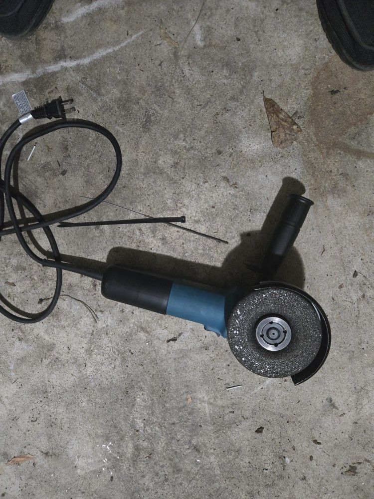 Makita 4-1/2 Angle Grinder