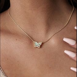 Butterfly Necklace And Stud Earrings Pick Yo And Cash Only 