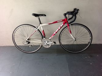 BICYCLE TREK 16 SPEED ROUTEBIKE SIZE 700 BRAND NEW