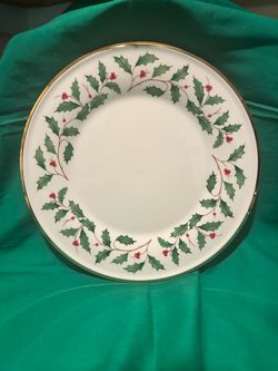 Lenox Holiday Holly Berry Dinner Plate