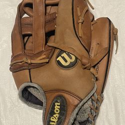 🥎 2 Baseball Gloves for Sale – $40 Each