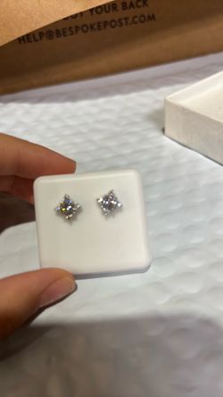 Sterling silver moissanites earrings