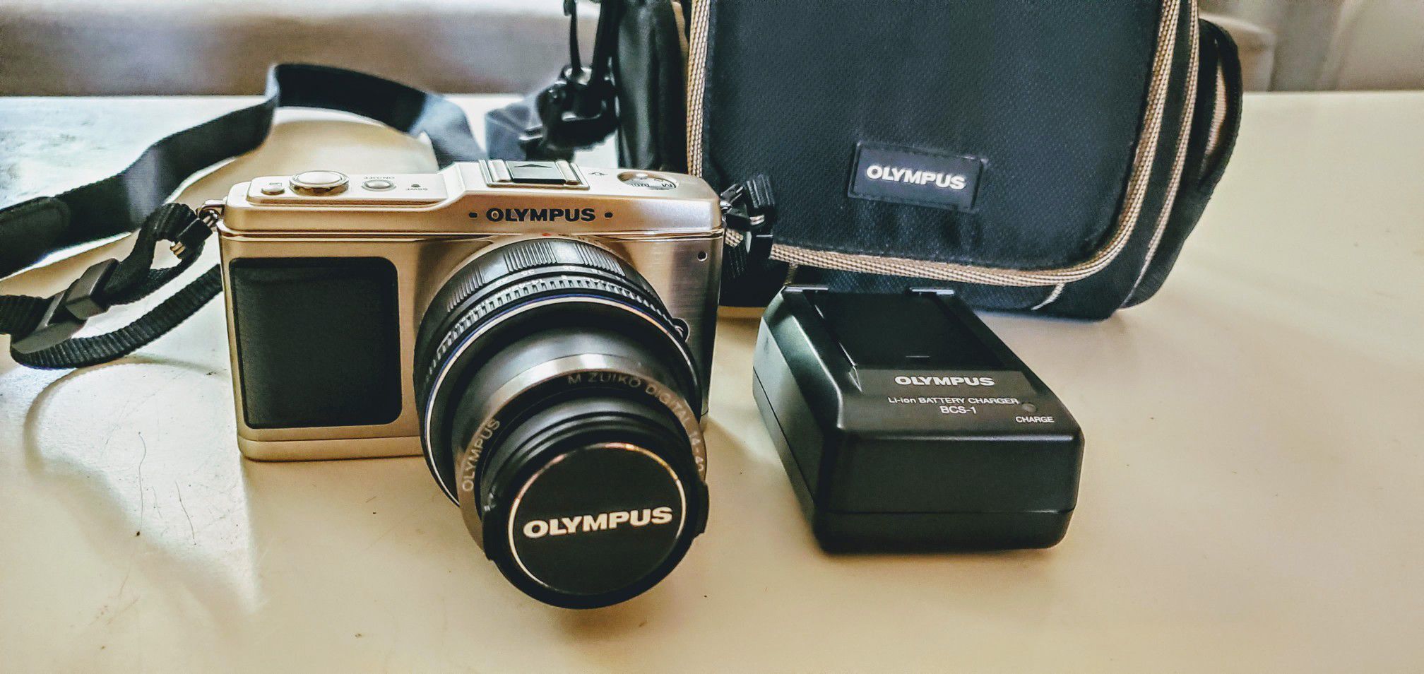 Olympus Pen E-P1 Camera