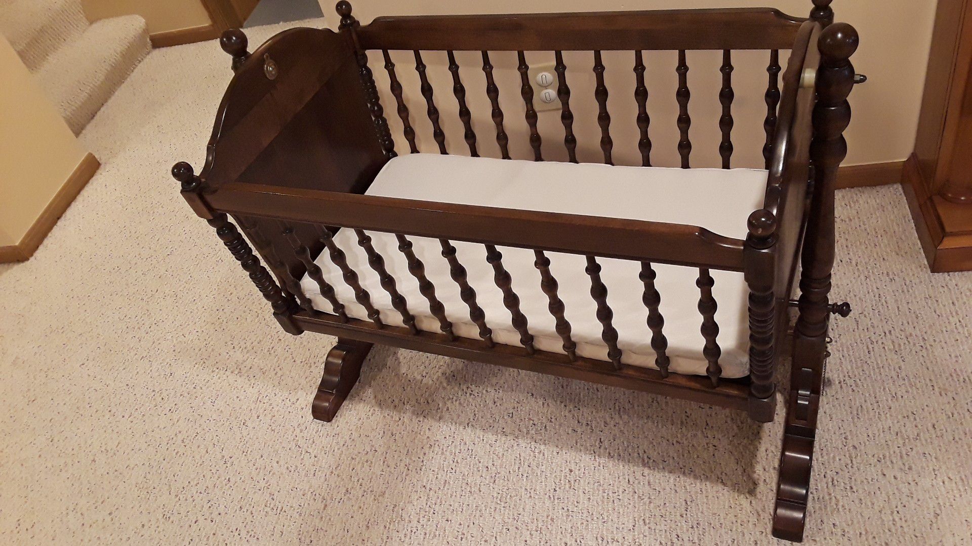 Baby crib hardwood